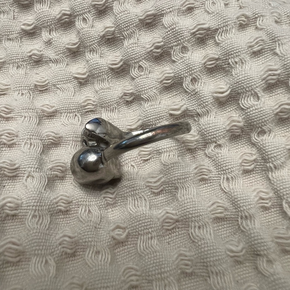Alexander McQueen Silver Skull Ring with Crystal Eyes - Picture 3 of 3